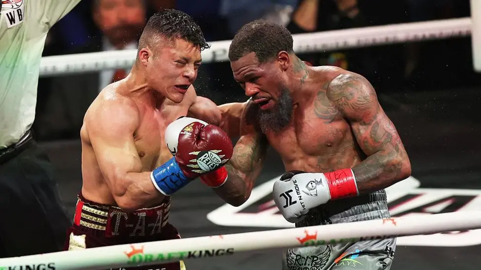 Cruz vs Roach Ends In Draw; Foster Cruises To Easy Victory